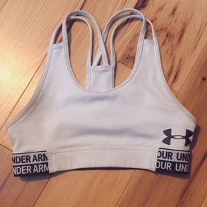 Youth small Under Armour sports bra!🙂